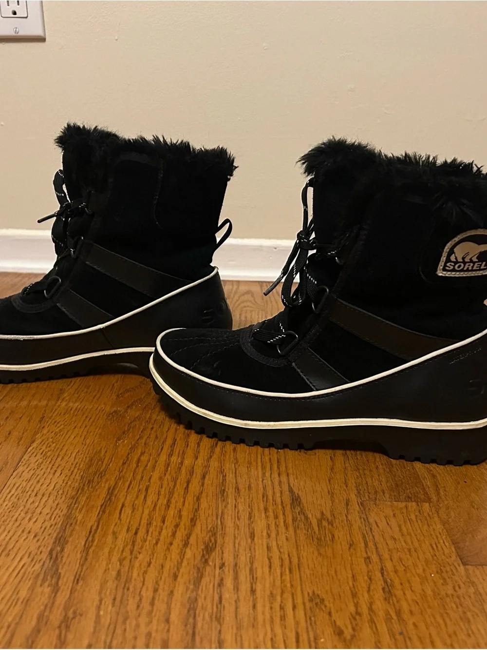 Sorel Women's Black Faux-Fur Trim Winter Boots - Picture 3 of 6